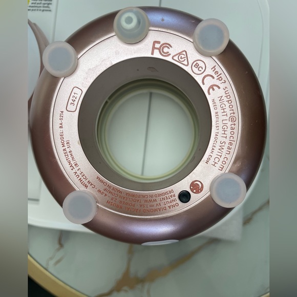 Tao Clean facial brush in Rose Gold with 2 brush attachments never used - Picture 12 of 12